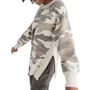 Aerie Camo Long Sleeve Sweatshirt Women’s Oversized Lagenlook Slit sides Sz XS
